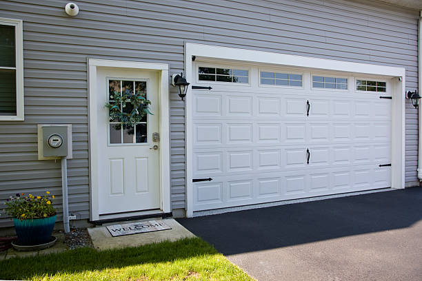 24/7 Emergency Garage Door Panel Replacement experts in Hargill, TX
